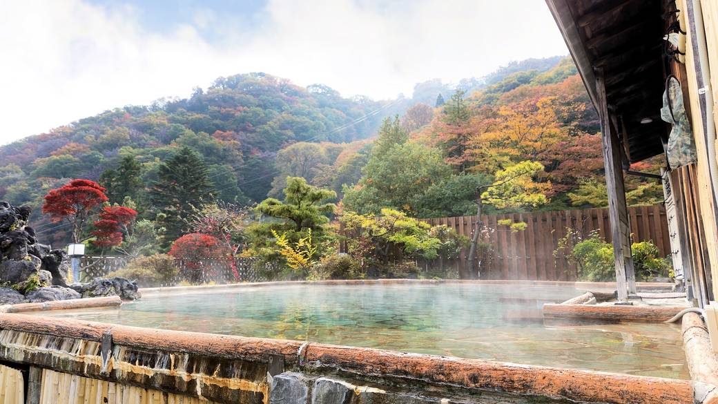 絶景を見下ろしながら
温泉に浸かる朝 / 2
