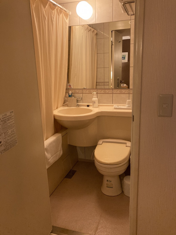 一段高い変な場所にある。設備は年季が入っている