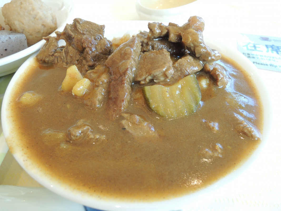 朝食　牛肉ゴロゴロのカレー