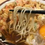 ビジネスマンがこぞって通う！三越前の立ち食いそば店「そばよし」