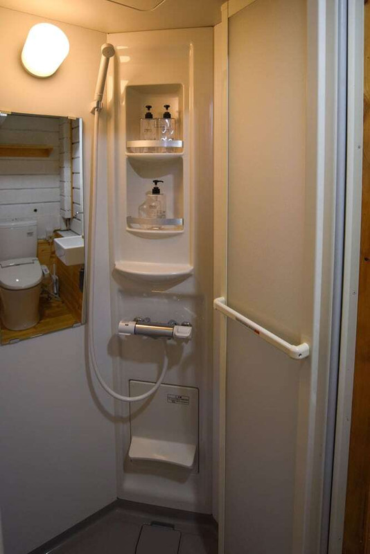 バスルームのシャワー