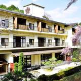 自然に包まれた宿で
季節の風景がお出迎え
 / 1