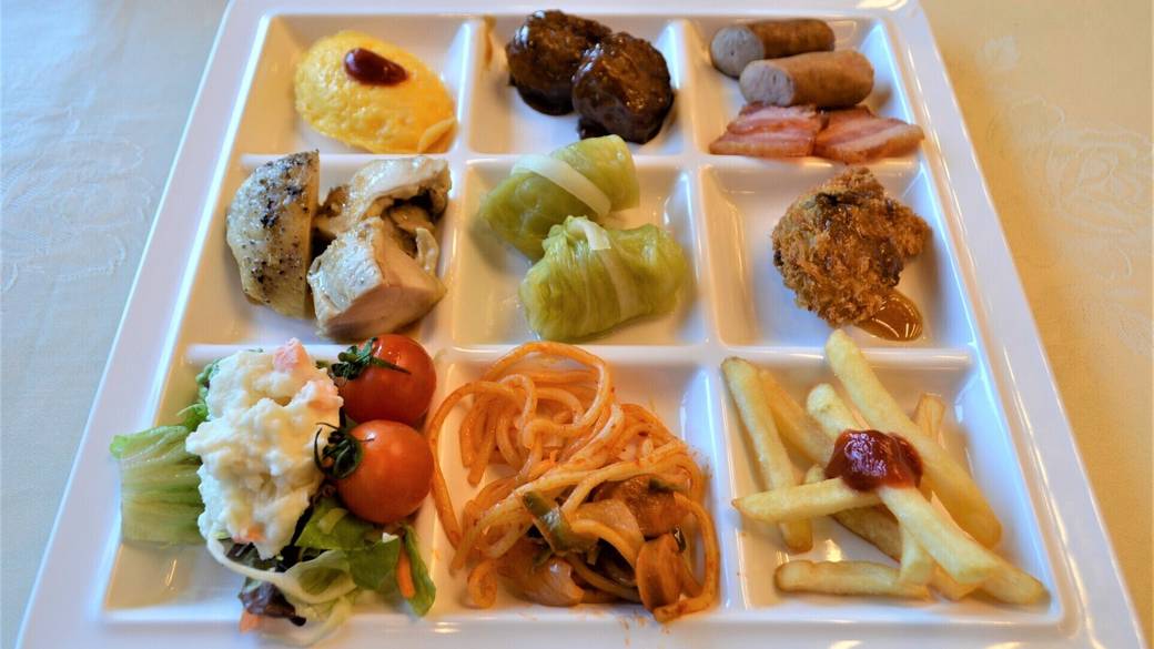 ビュッフェスタイルで
好きなものを選ぶ朝食 / 4