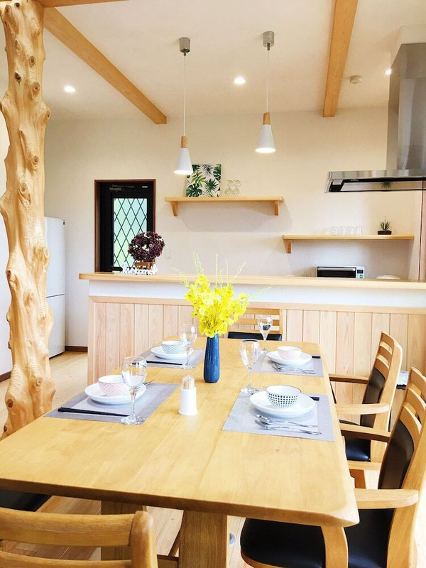 客室内のダイニングエリア