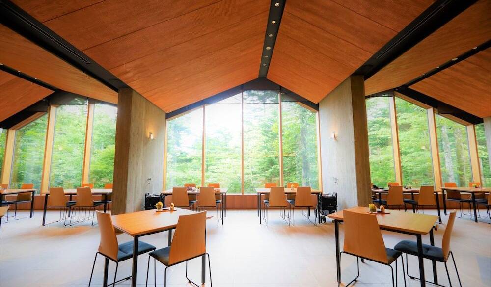 木漏れ日を浴びながら
ほっこり和む朝食を / 1