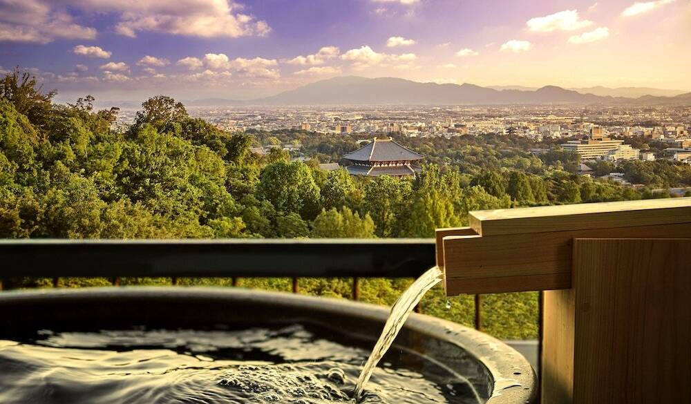 奈良を一望する貸切露天風呂 / 1