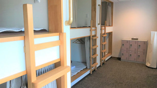 ダブルキャビンベッドドミトリー　共用バスルーム