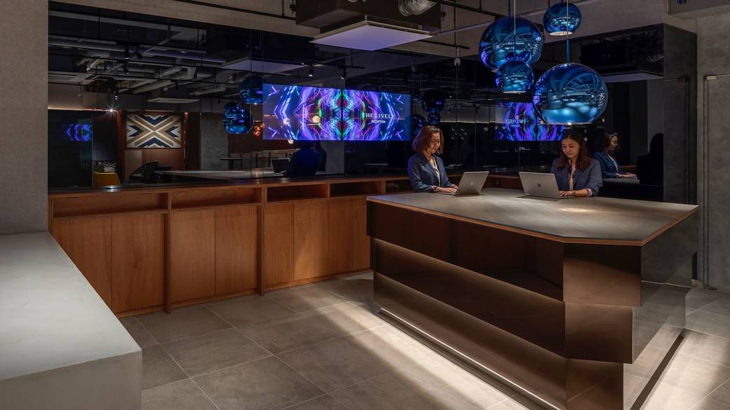 チェックインカウンター / 2