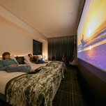 【東京・神奈川】プロジェクターがあるホテル16選！映画や推し活鑑賞会を大画面で♪