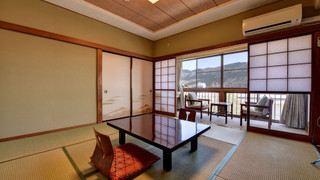 和室 8畳 (専用トイレ·共用バスルーム·布団) 禁煙