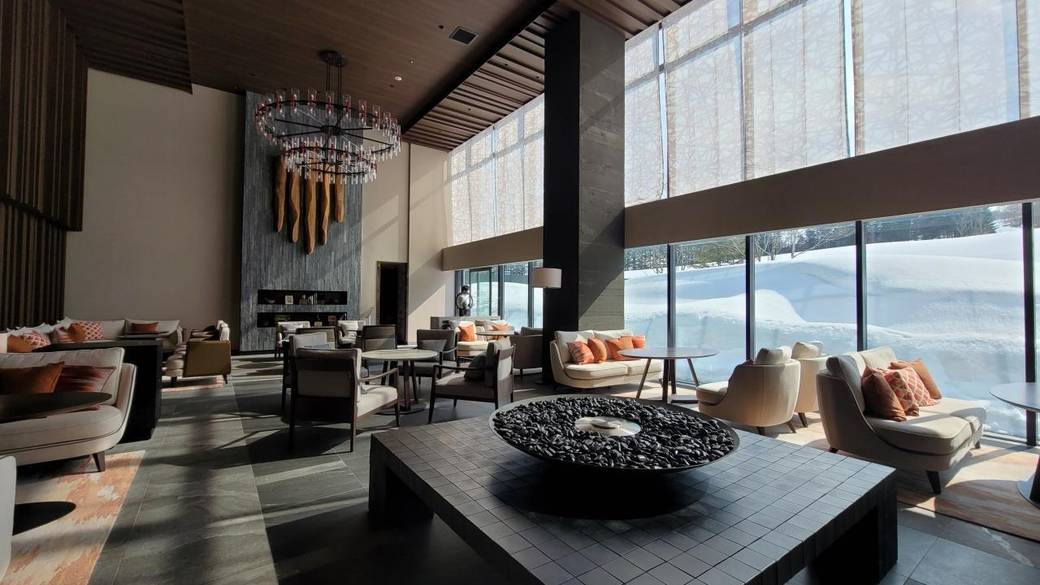 夕方のラウンジ / 3