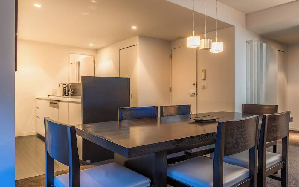 客室内のダイニングエリア