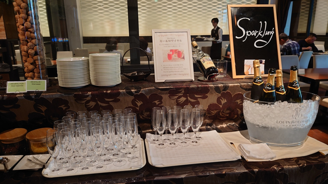 朝食ビュッフェにはスパークリング