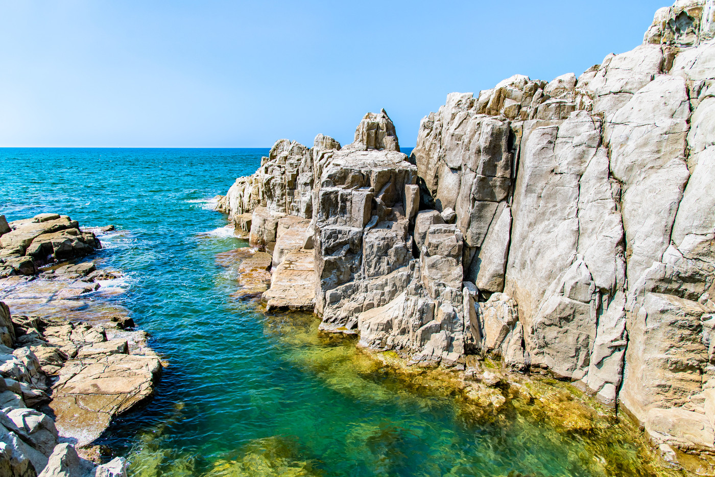 福井県 東尋坊の断崖絶壁