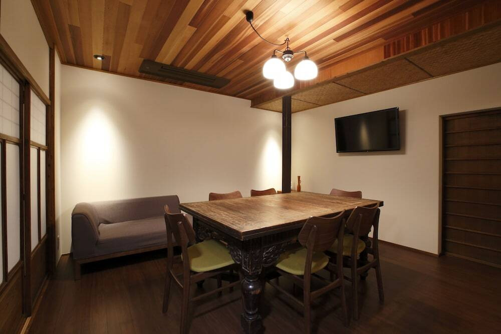 客室内のダイニングエリア