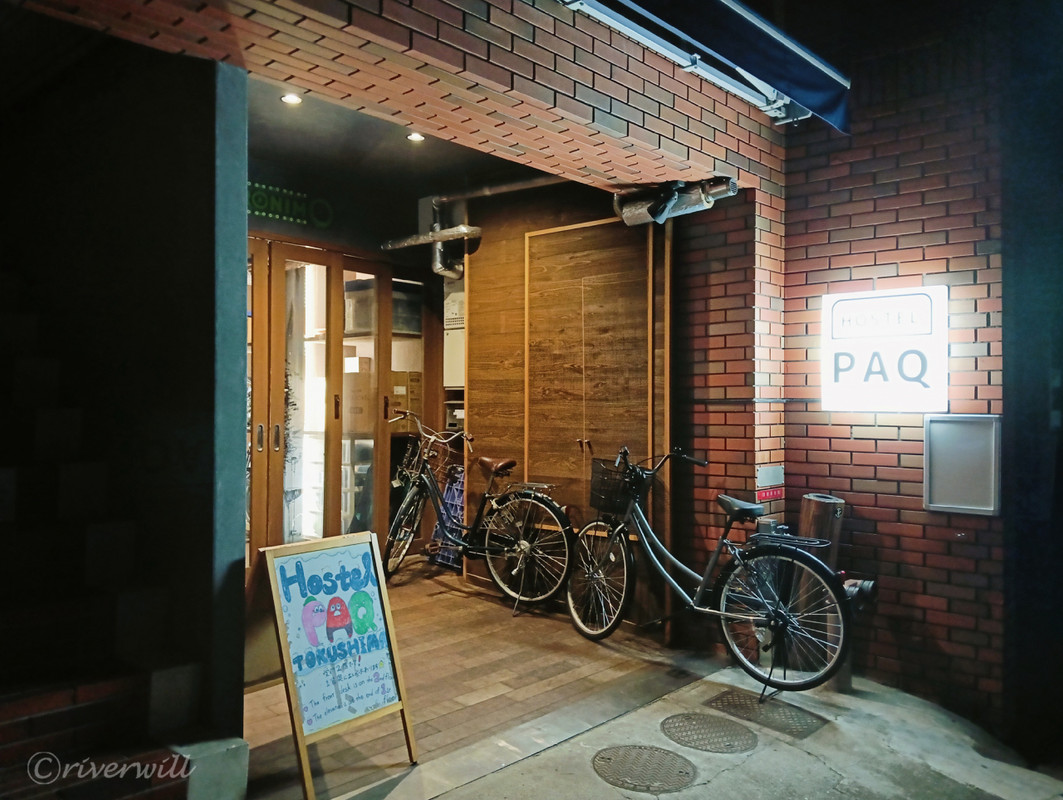 受付は左にある階段から2階へ