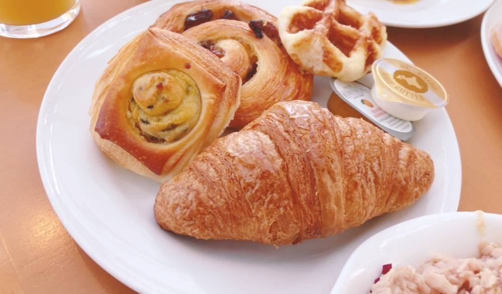 メディアで絶賛された
朝食ブッフェを味わう / 3