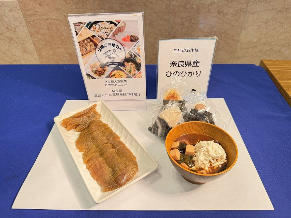 朝食