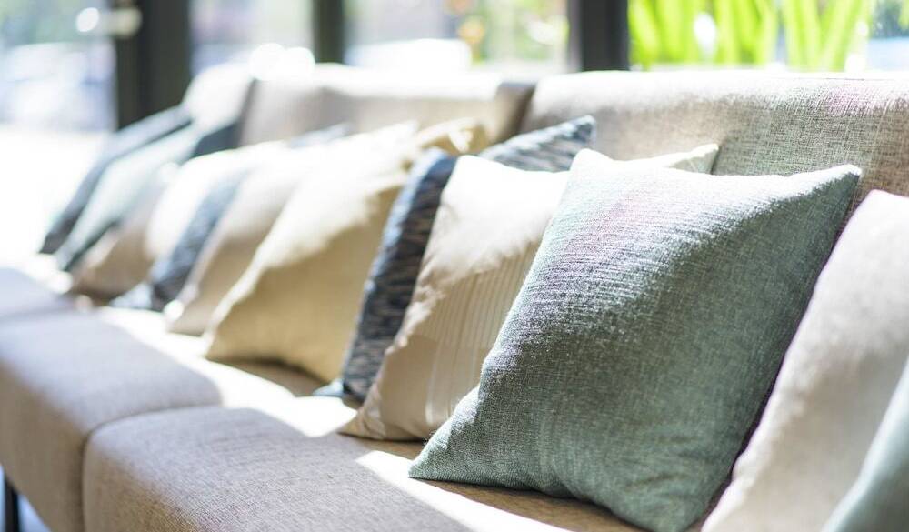 ロビーのソファ / 1