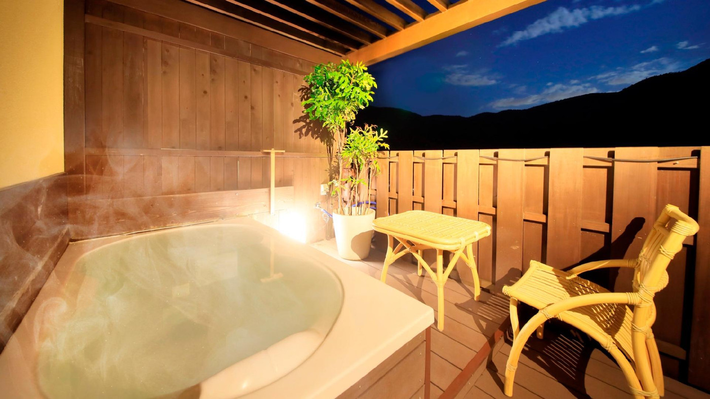 2種類の温泉に酸化還元水を用いた湯、カフェなどうれしい魅力たっぷり♡4262470