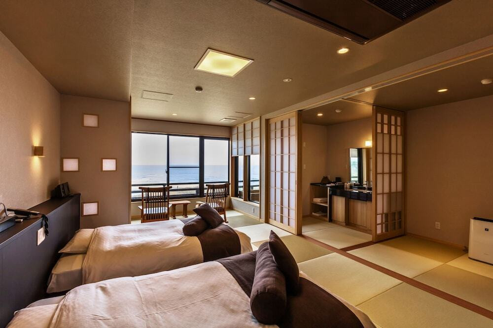 温泉展望ヒノキ風呂付客室①