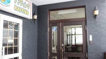 施設の入り口 / 9