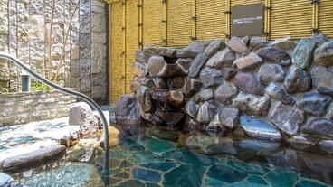 屋外スパ浴槽 / 1