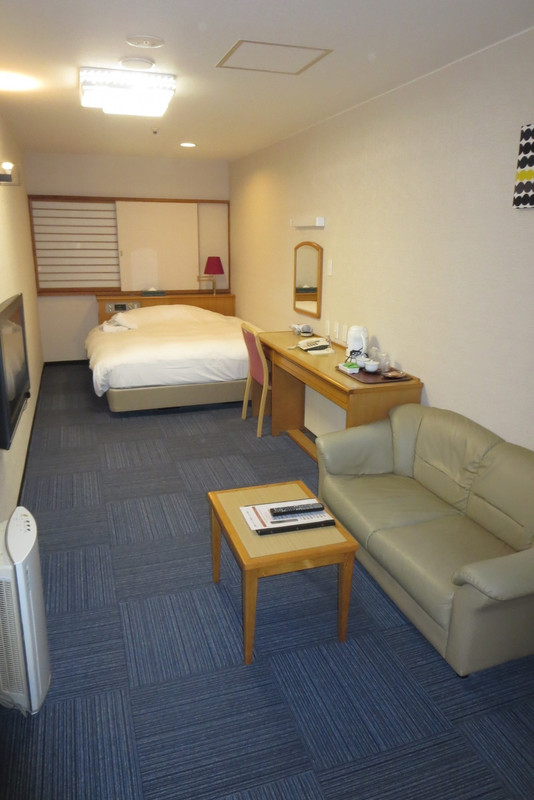 部屋幅2.5mほどしかないですが、奥行きが9mほどあります。