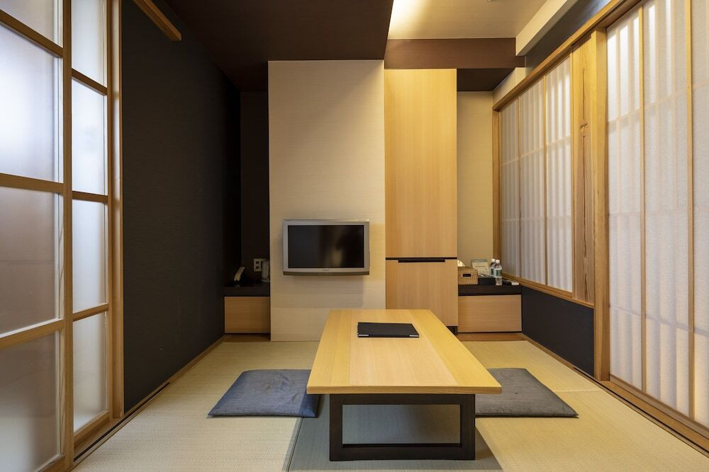 客室内のダイニングエリア