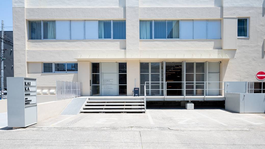 スタイリッシュな
リノベホテルへin / 1