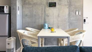 客室内のダイニングエリア / 33