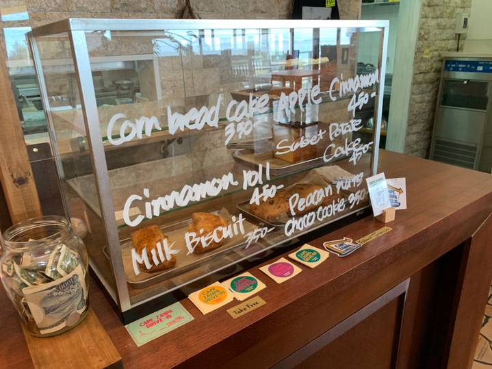 残波ビーチを望むカフェで
アメリカンなランチ / 4