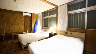 ツインルーム ダブルベッド 2 台 禁煙 専用バスルーム