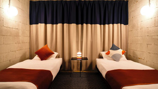 ツインルーム シングルベッド 2 台 禁煙 冷蔵庫