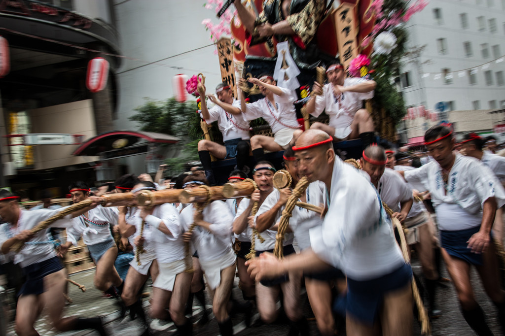 博多祇園山笠 とは 巨大山笠と男達が駆け抜ける見物スポット紹介 Icotto イコット 博多祇園山笠 とは 巨大山笠と男達が駆け抜ける見物スポット紹介 Icotto イコット