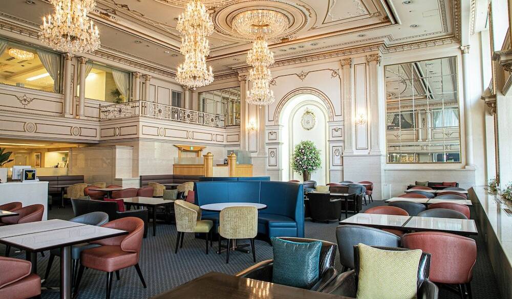 「パレグレイス」で
優雅なティータイム / 1