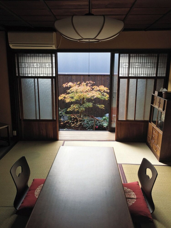 客室内のダイニングエリア