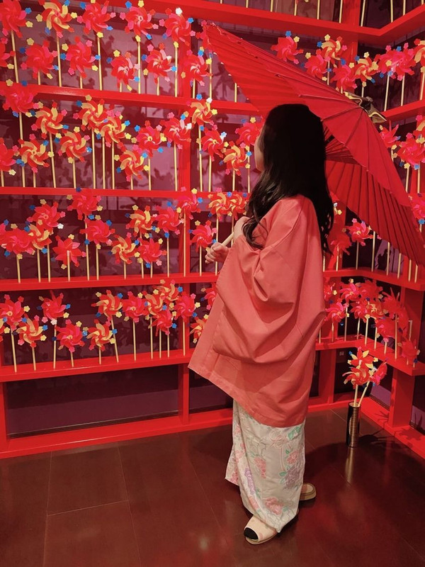 せっかく可愛い浴衣を着たので彼と写真撮影を楽しみました。