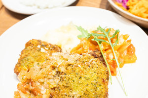 1階には無印良品のカフェが入店