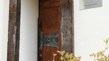 GUEST HOUSEの入り口 / 13