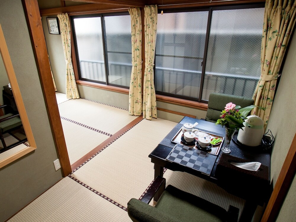 客室内のダイニングエリア