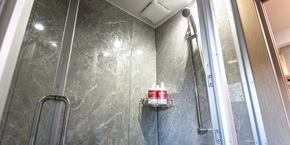 バスルームのシャワー