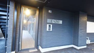 施設の入り口 / 2