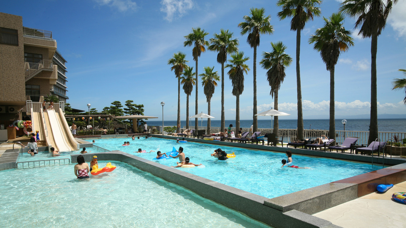 ホテルニューアワジのプール