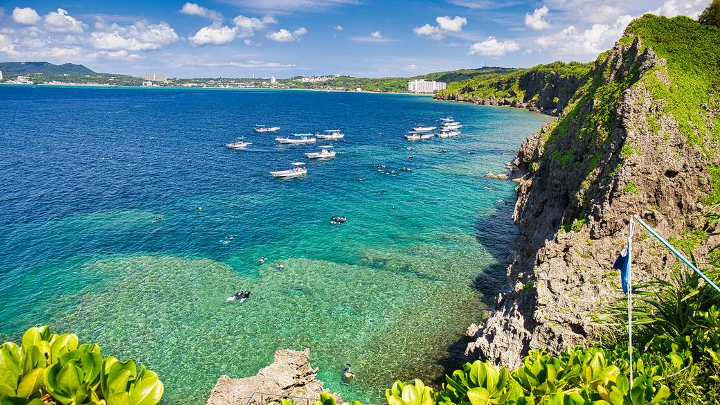 真栄田岬　宿から車で約5分 / 1