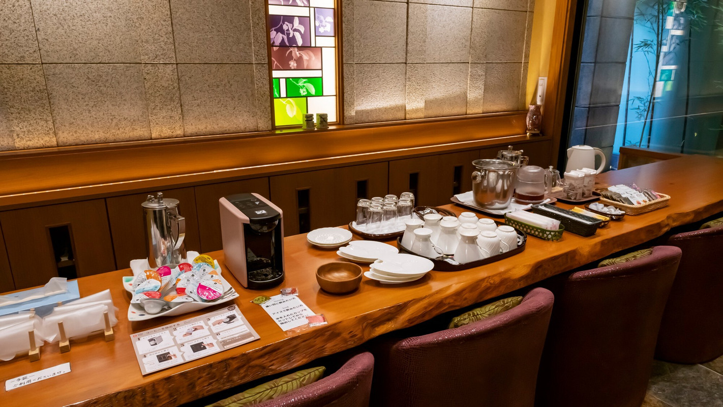 ラウンジのドリンクサービス