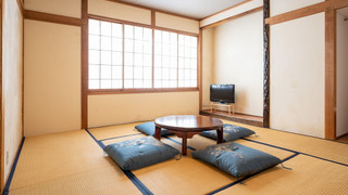 和室8畳 (4名用)(バストイレ共用,タオルなし,エアコンなし) 禁煙