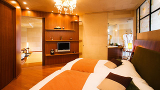 Suite 宇宙・光・静 ハリウッドツイン+和室+ジャグジー