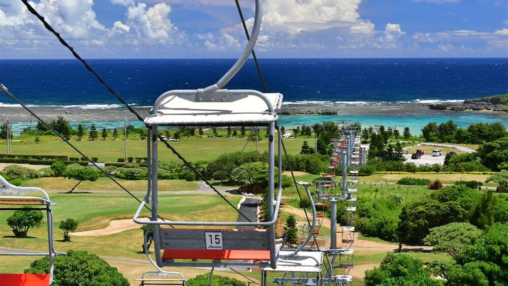 空中から宮古ブルーの海を眺めてうっとり3446165