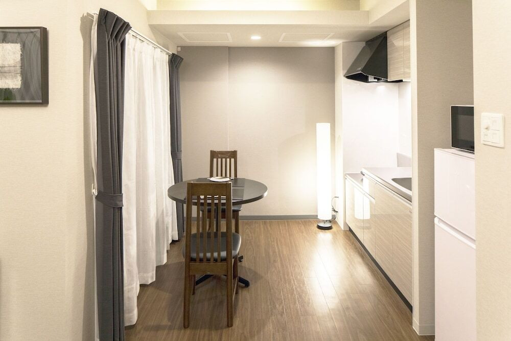 客室内のダイニングエリア